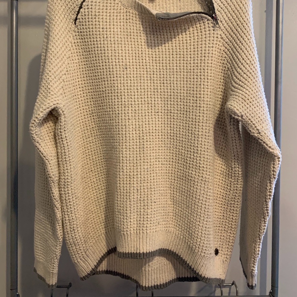 Thick Cable-Knit Vans Sweater